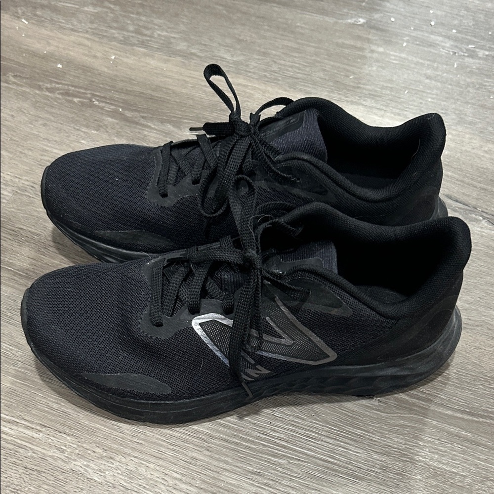 New Balance Arishi women’s Shoes size 9 slip resistant  for restaurant work